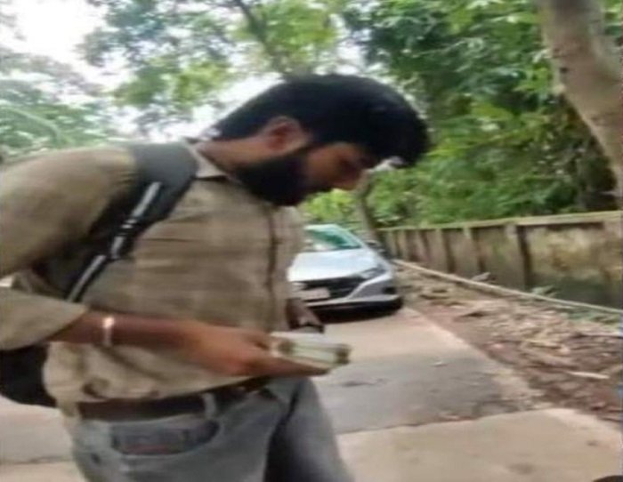 Chhattisgarh: बिल अटका कर ठेकेदार से रिश्वत मांगने वाले SDO का वीडियो हुआ वायरल