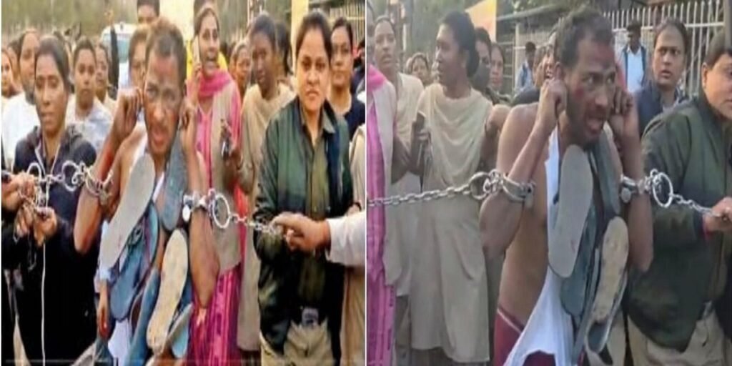 Raigarh Violence Update: महिला पुलिसकर्मी के साथ बदसलूकी करने वाले आरोपी को चप्पलों की माला पहनाकर कराई गई परेड
