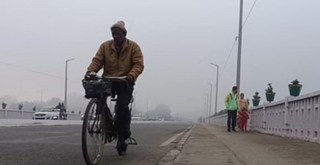 CG Weather Update: छत्तीसगढ़ में कड़ाके की ठंड और कोहरे का कहर, शीतलहर का अलर्ट जारी ठंड